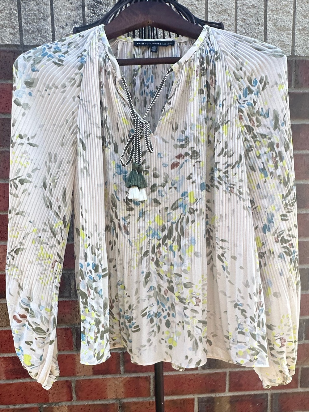 White House Black Market Blouse Floral Pleated Top BOHO Romantic Feminine Tassel